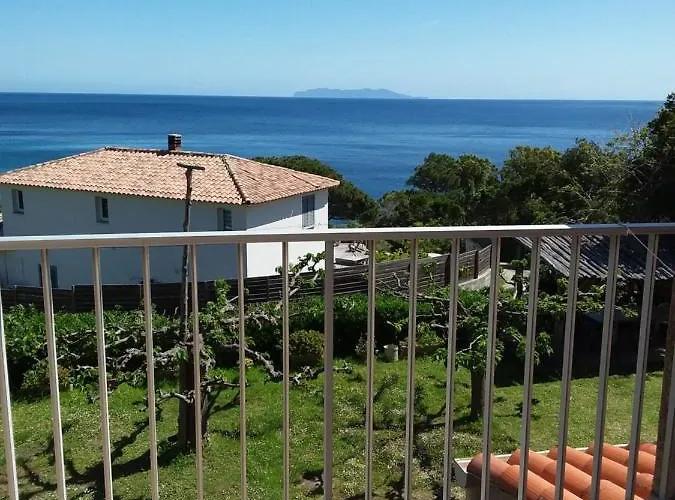D Hotes Chez Raymonde Et Sandrine Bed and Breakfast 3*