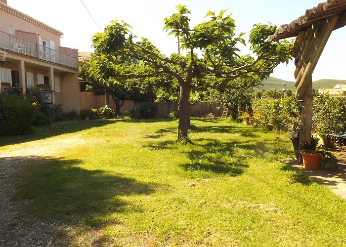 D Hotes Chez Raymonde Et Sandrine Bed & Breakfast 3*